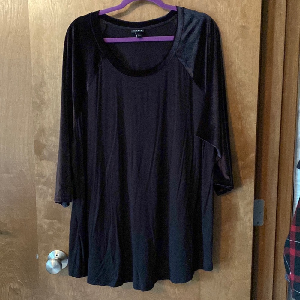 Torrid black t. Size 4.